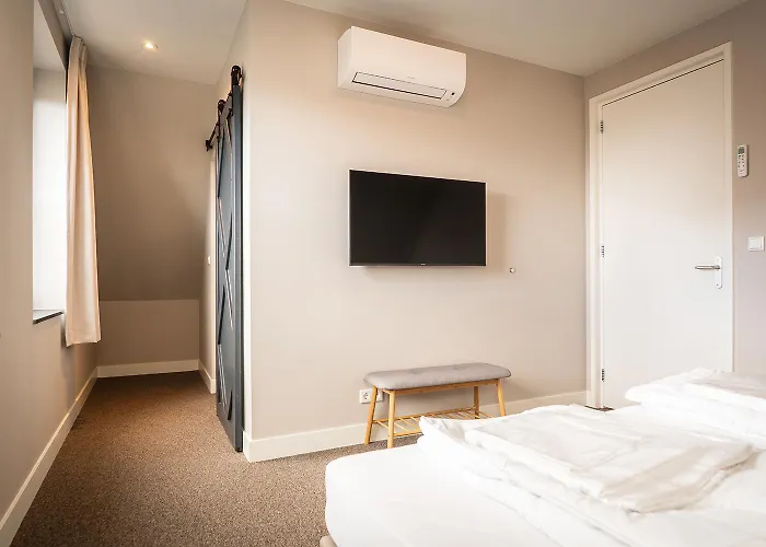 't Eibernest Шале *